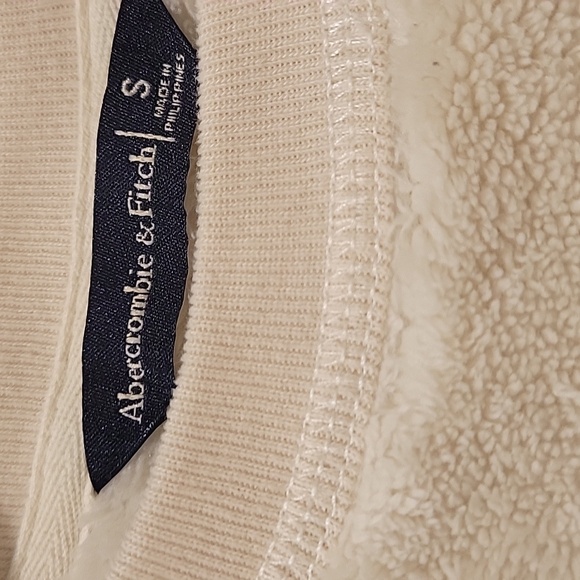 Abercrombie and Fitch, faux fur sweatshirt - Picture 2 of 4